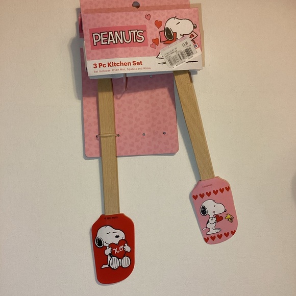 4/$15 🌻 NWT 2022 Peanuts Snoopy Valentines Spatula Set of 2 Pink Red Wood - Picture 5 of 6